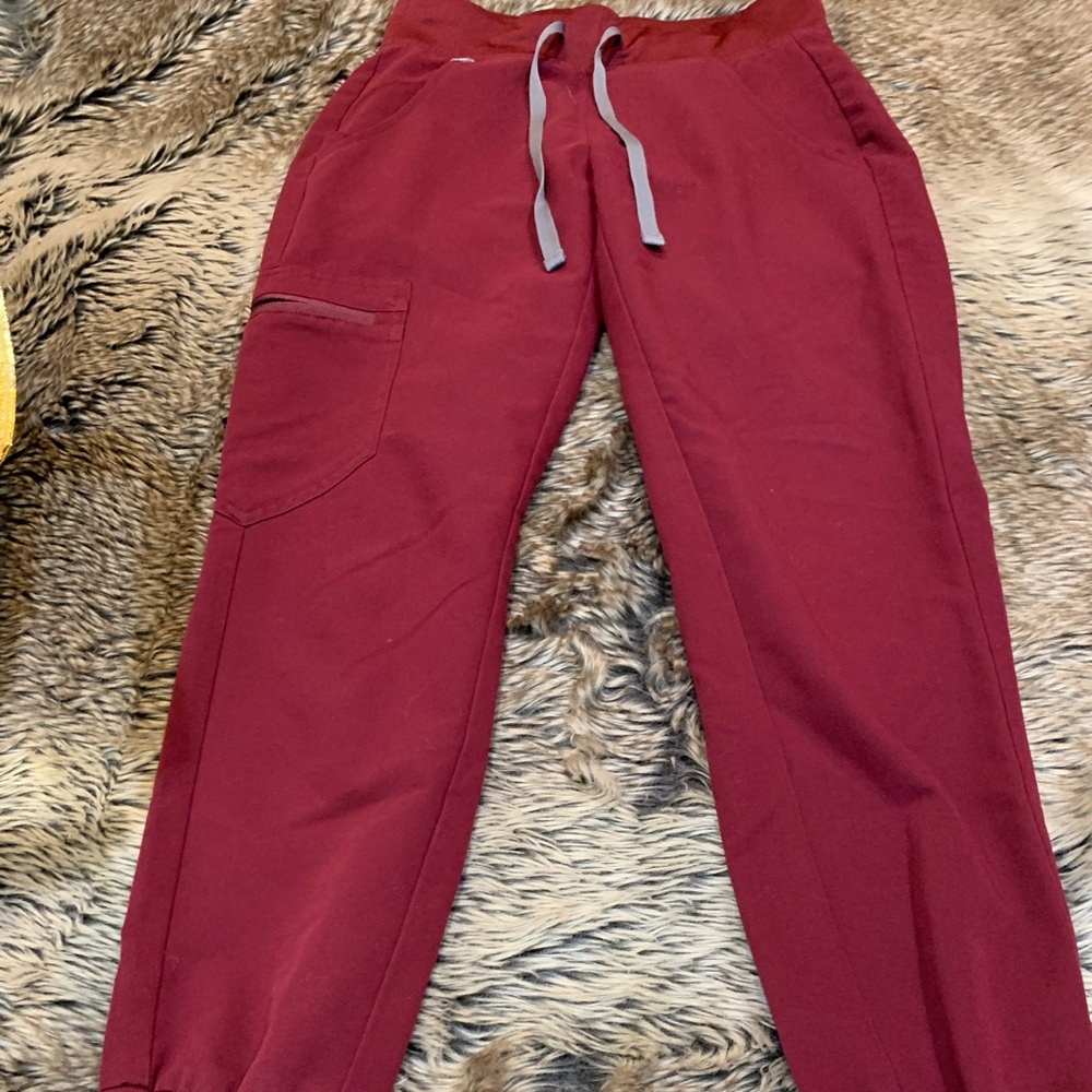 Figs Zamora Jogger Scrub Pants Burgundy
Size XXS/P